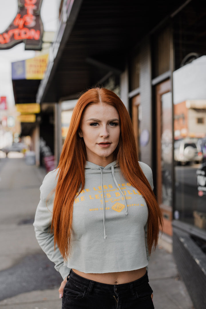 Sudadera corta con capucha para mujer Less People