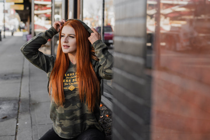 Sudadera con capucha para mujer Less People