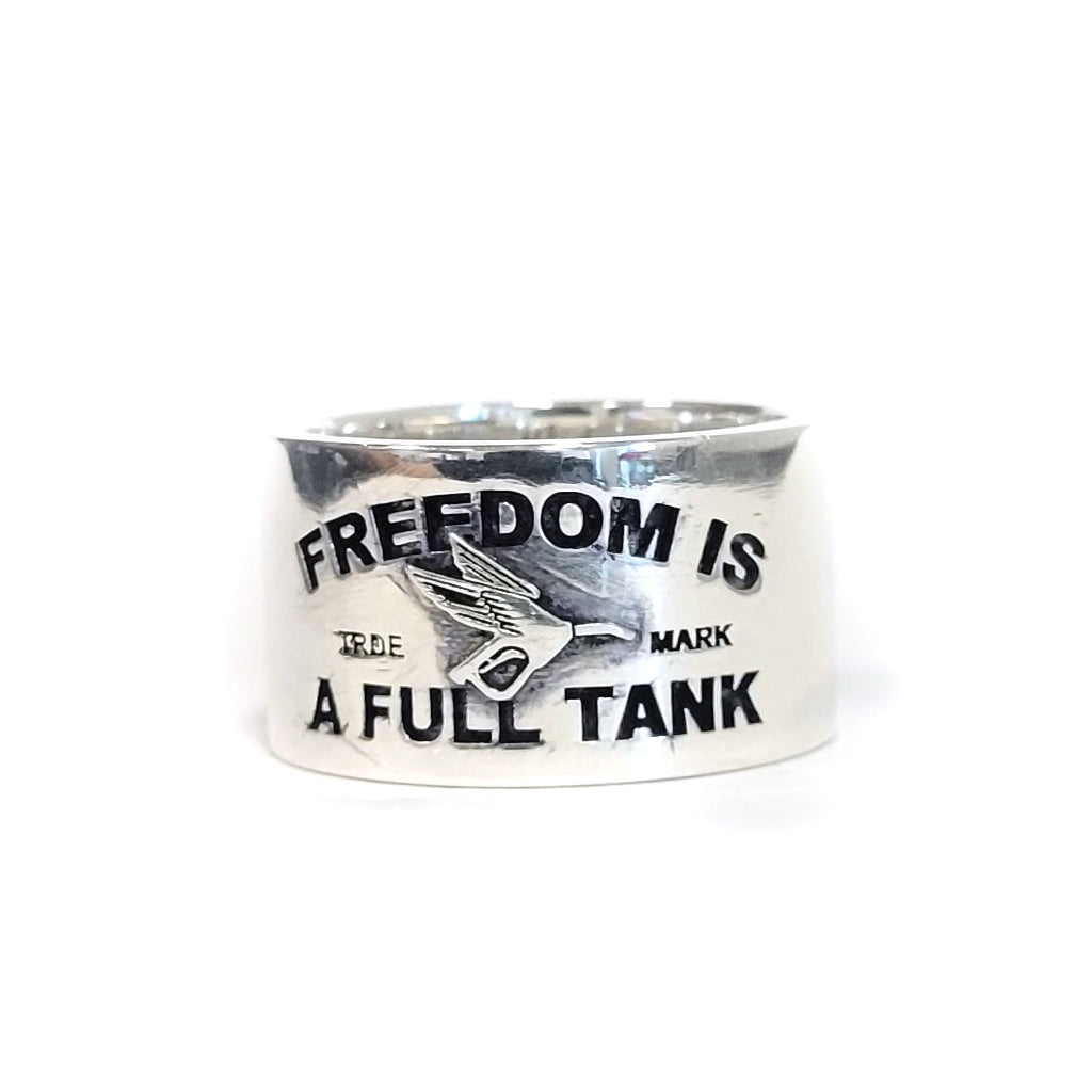 Anillo "La libertad es un tanque lleno" de Lords x Lor G