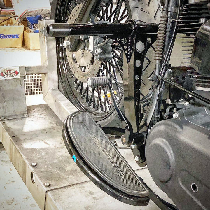 Barra de protección BUNG KING Highway Peg - Dyna con controles avanzados