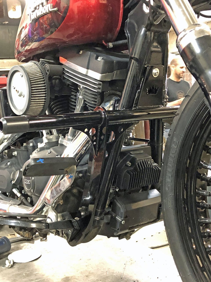 Barra de protección BUNG KING Highway Peg - Dyna con controles avanzados